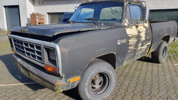 Dodge D150 Teileanfrage Button rechts. ? FRAGE ZUM ARTIKEL!    Wir schlachten Schlachtfahrzeug  Spenderfahrzeug Teilespender Gebrauchtteile Teileverkauf Teile